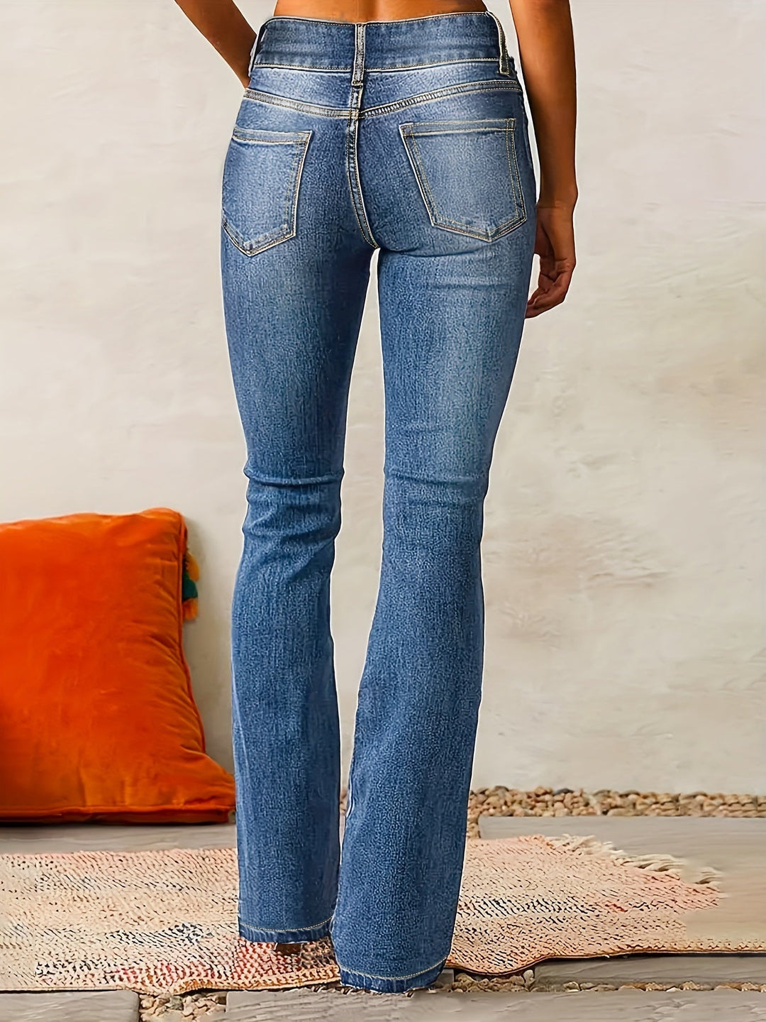 Mia - High-Flared Jeans